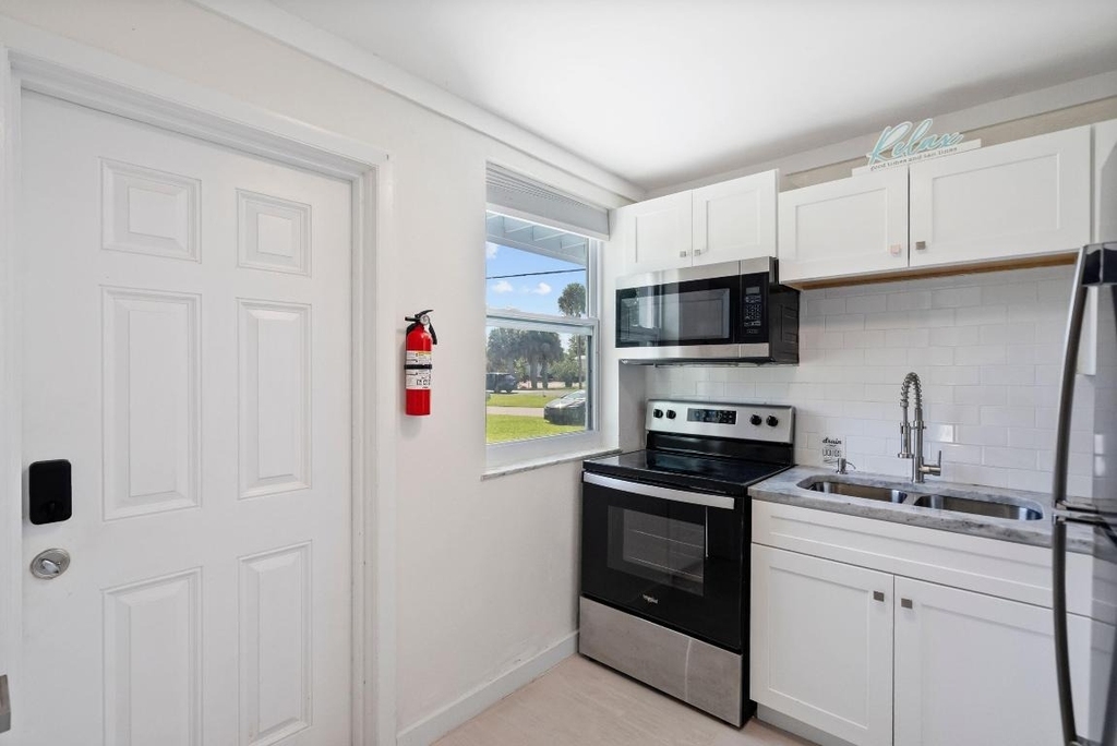 670 Hernando Street - Photo 4