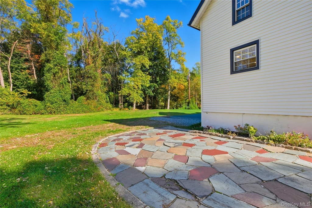 39 Cox Avenue - Photo 2