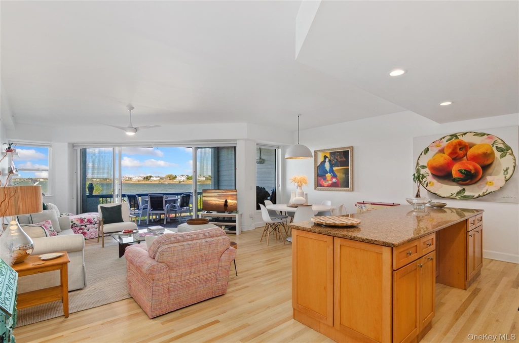 260 Dune Road - Photo 3