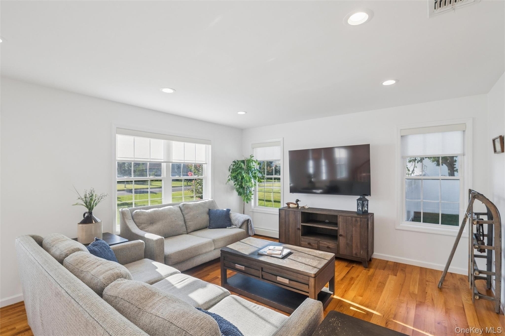 16 Mastro Court - Photo 4