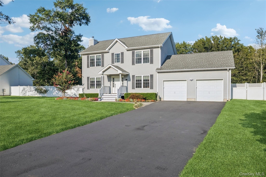 16 Mastro Court - Photo 0