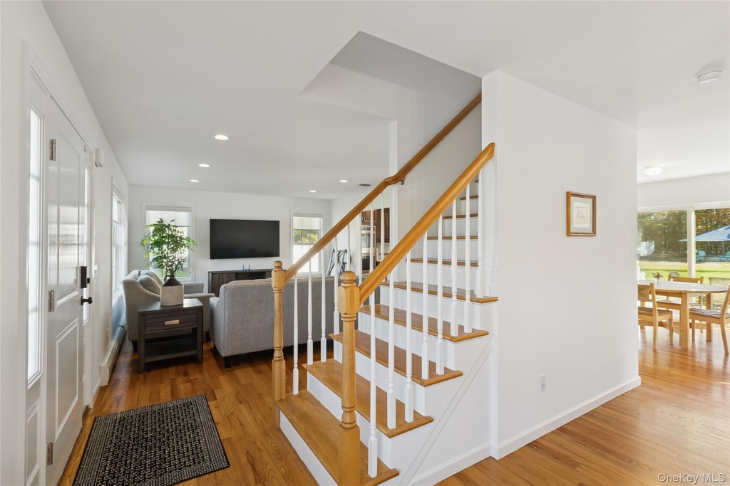 16 Mastro Court - Photo 2
