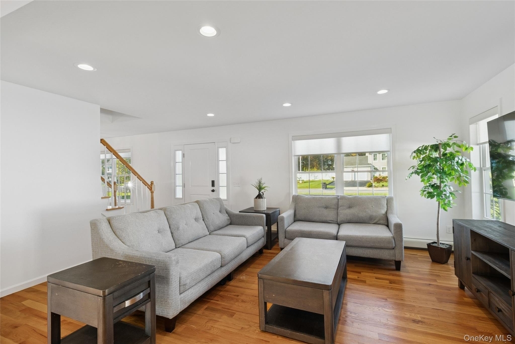 16 Mastro Court - Photo 4