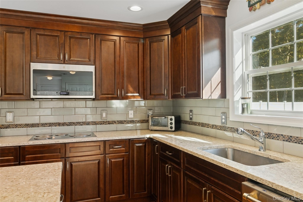 16 Mastro Court - Photo 10