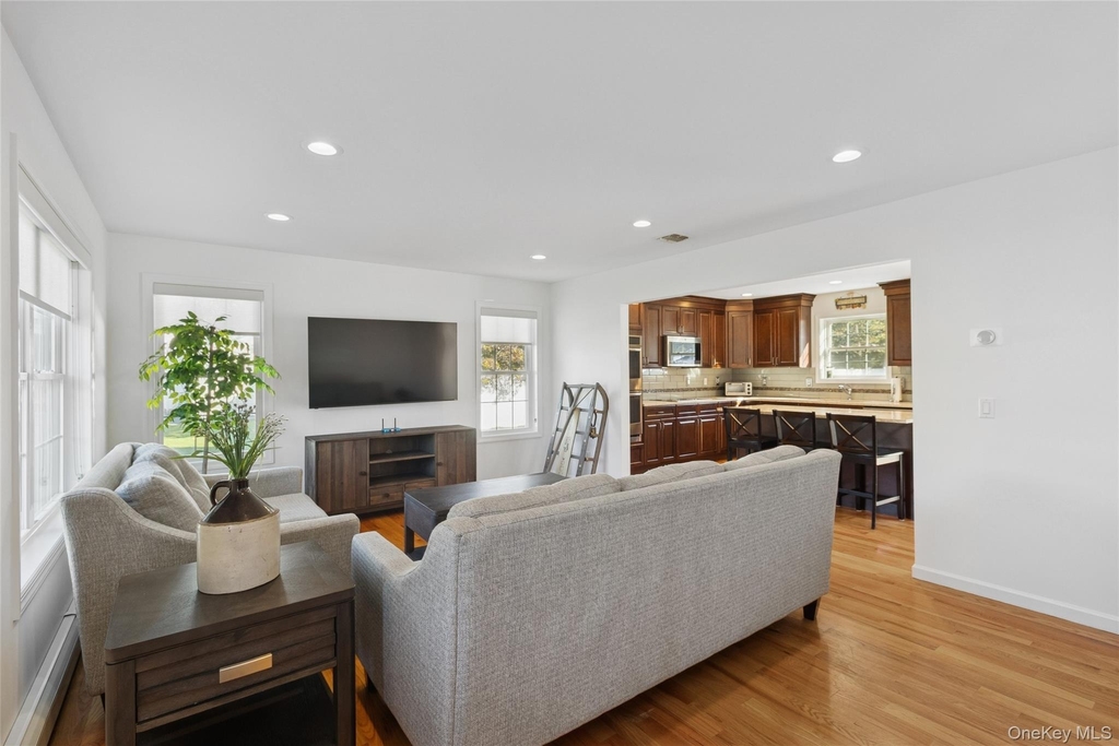 16 Mastro Court - Photo 3