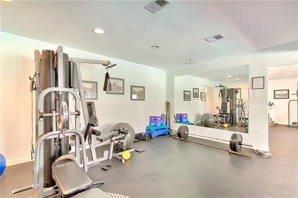 2020 S Congress Ave - Photo 2