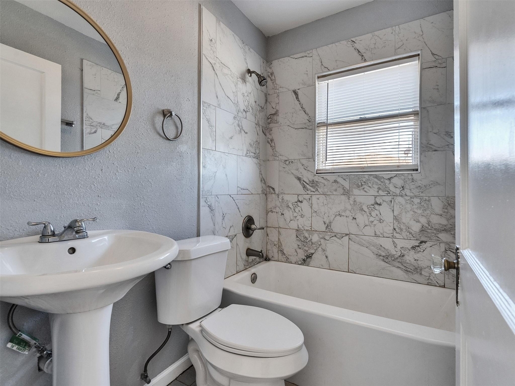 5019 Avenue M 1/2 - Photo 32