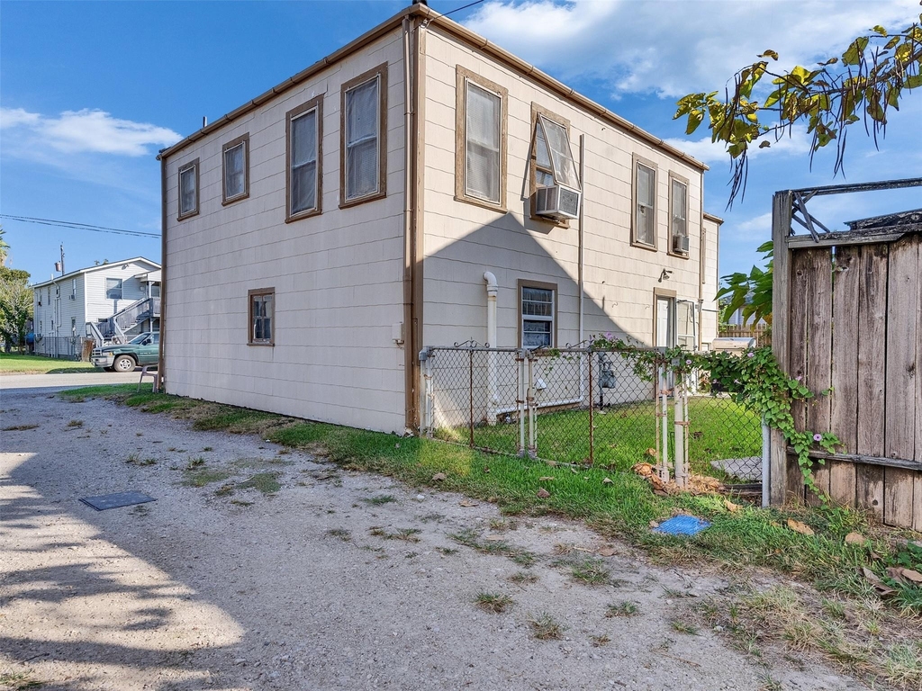 5019 Avenue M 1/2 - Photo 6