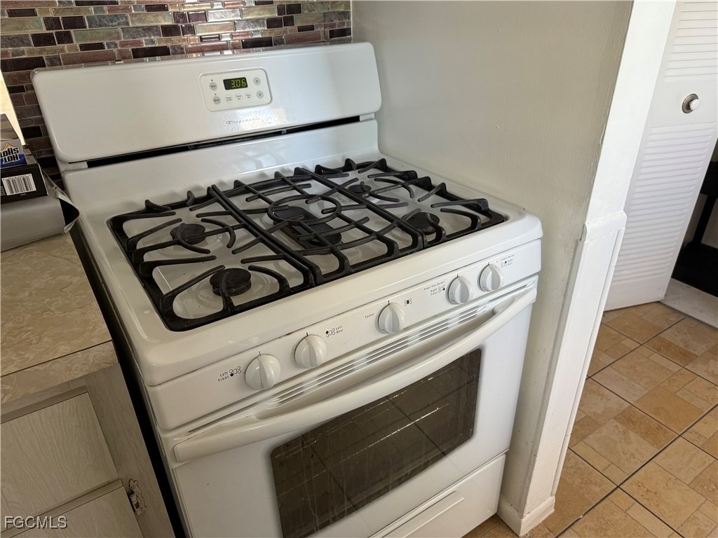 738 Joel Boulevard - Photo 3