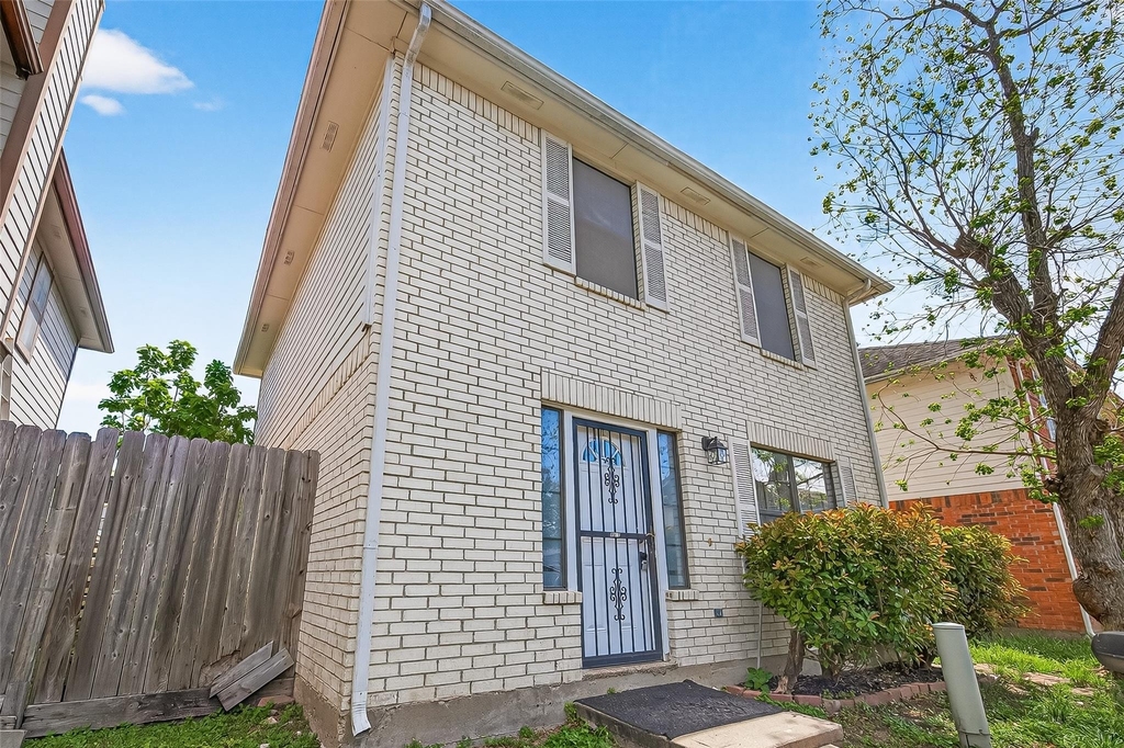 8617 Mapletwist Street - Photo 4