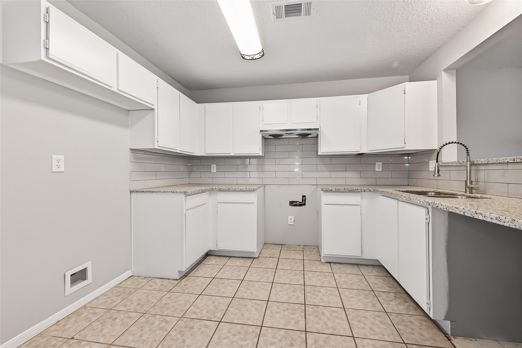 8617 Mapletwist Street - Photo 16