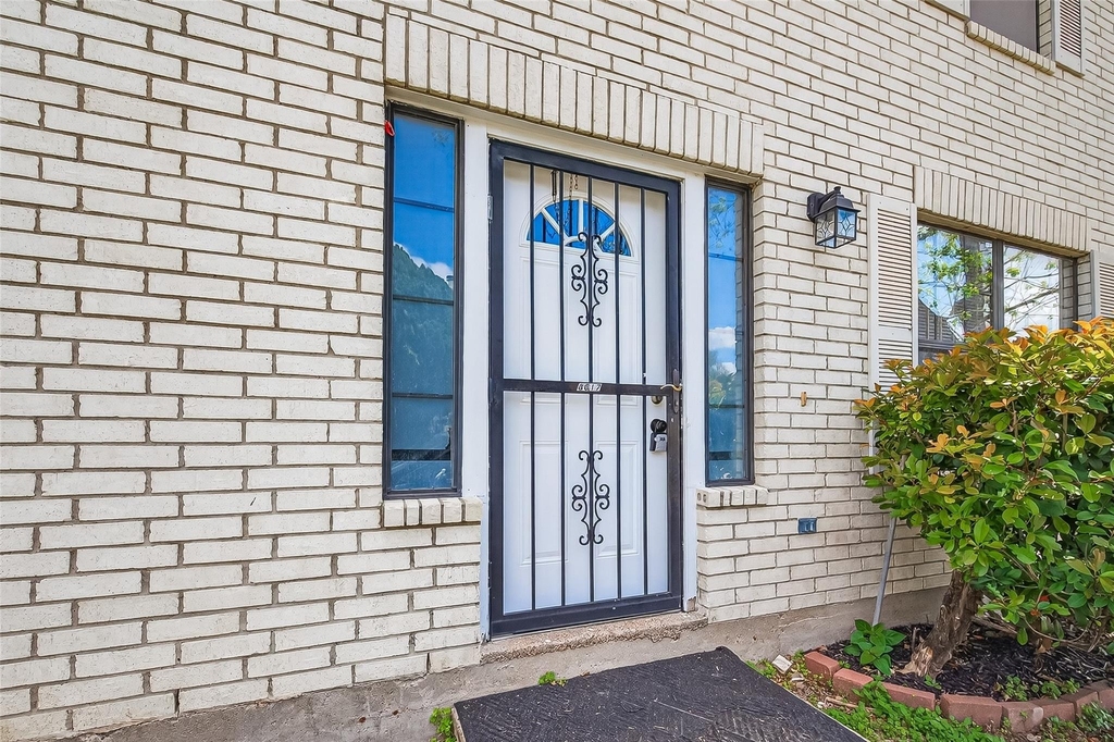 8617 Mapletwist Street - Photo 5