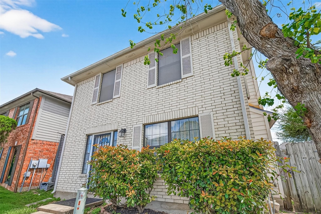 8617 Mapletwist Street - Photo 1