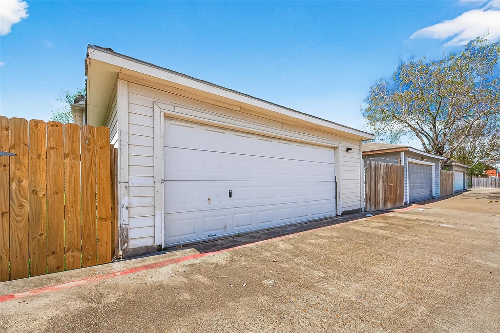 8617 Mapletwist Street - Photo 40