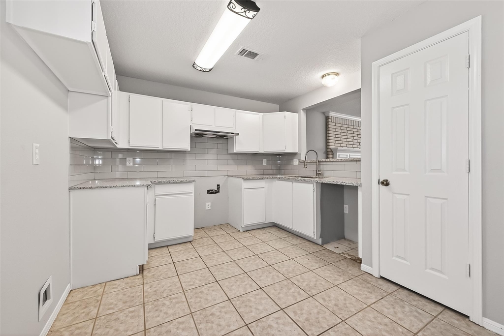 8617 Mapletwist Street - Photo 15