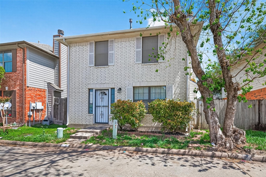 8617 Mapletwist Street - Photo 2