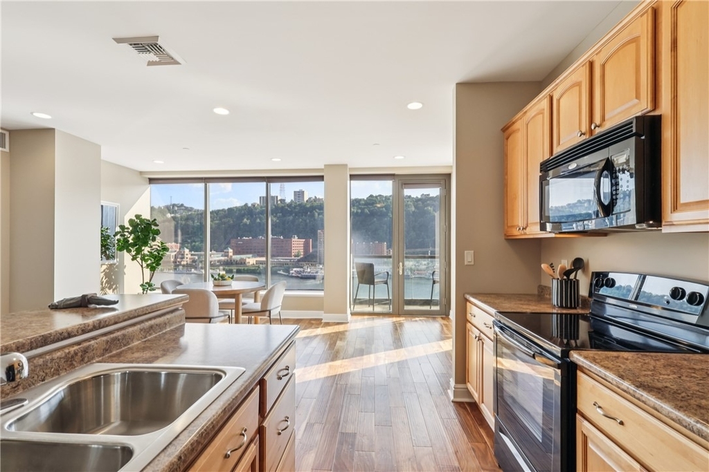 151 Fort Pitt Blvd - Photo 10