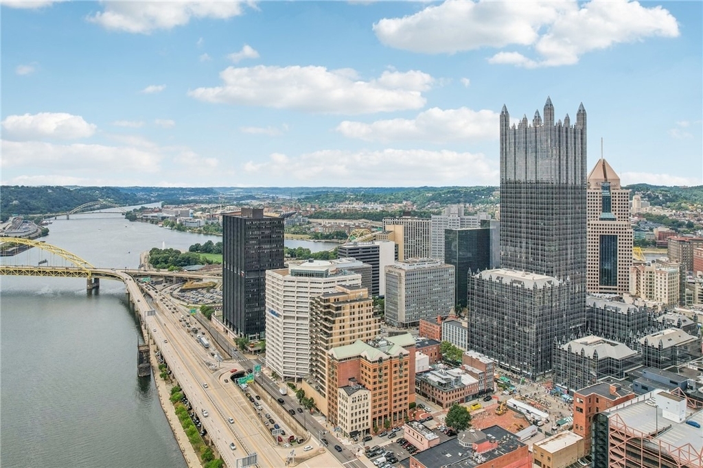 151 Fort Pitt Blvd - Photo 2