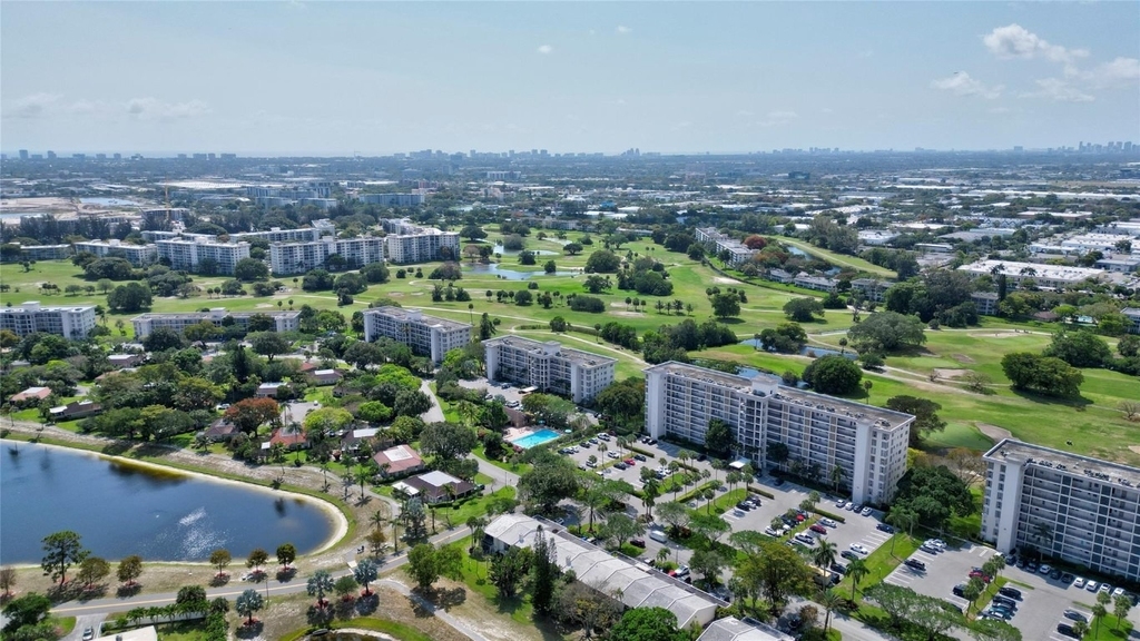 3050 N Palm Aire Drive - Photo 3