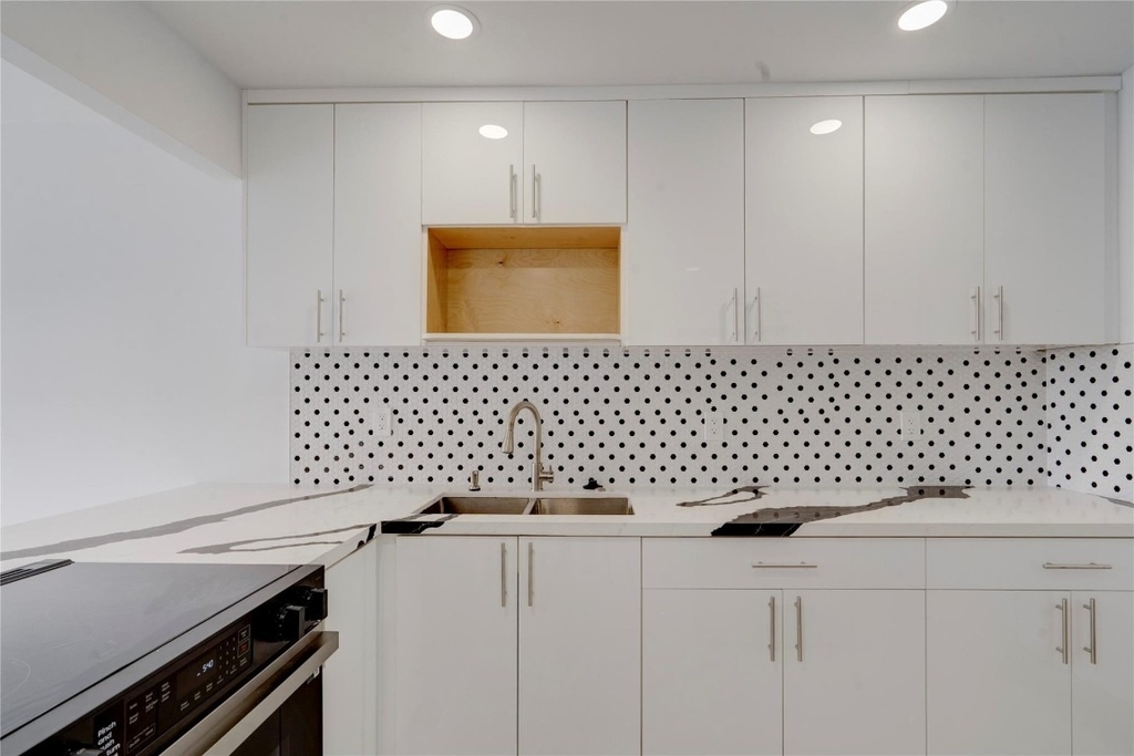 3050 N Palm Aire Drive - Photo 17