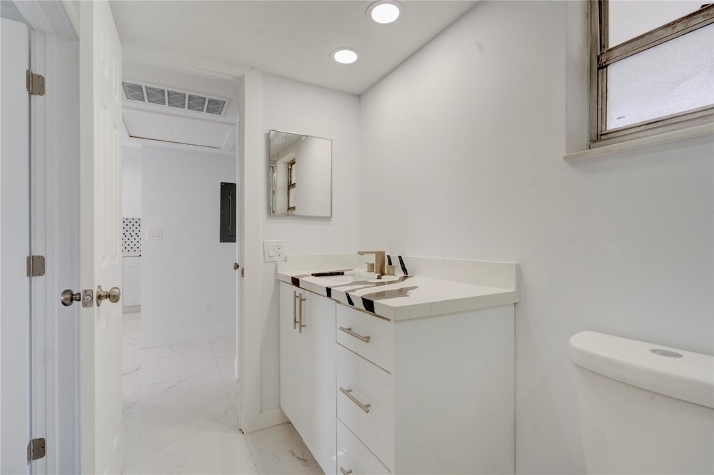 3050 N Palm Aire Drive - Photo 36
