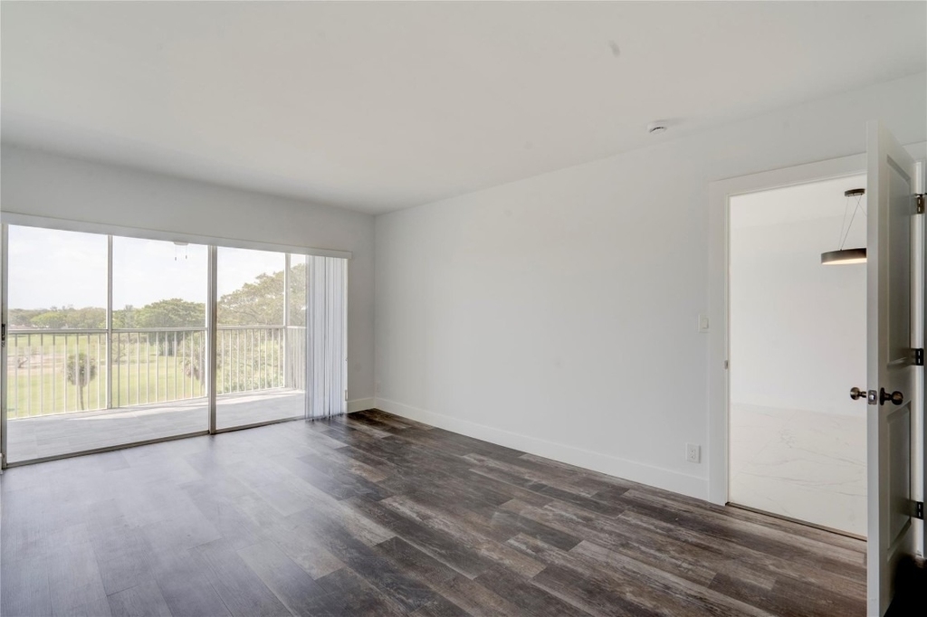 3050 N Palm Aire Drive - Photo 31