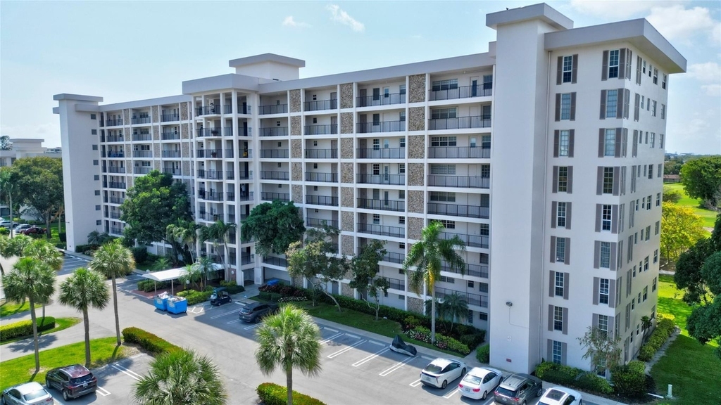3050 N Palm Aire Drive - Photo 1