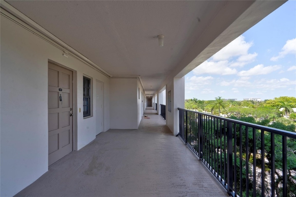 3050 N Palm Aire Drive - Photo 14