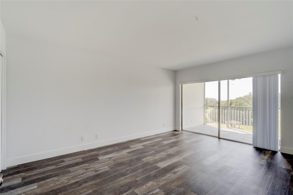 3050 N Palm Aire Drive - Photo 32