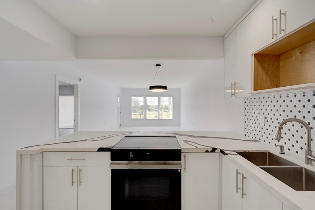 3050 N Palm Aire Drive - Photo 19