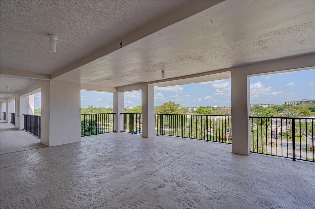 3050 N Palm Aire Drive - Photo 9