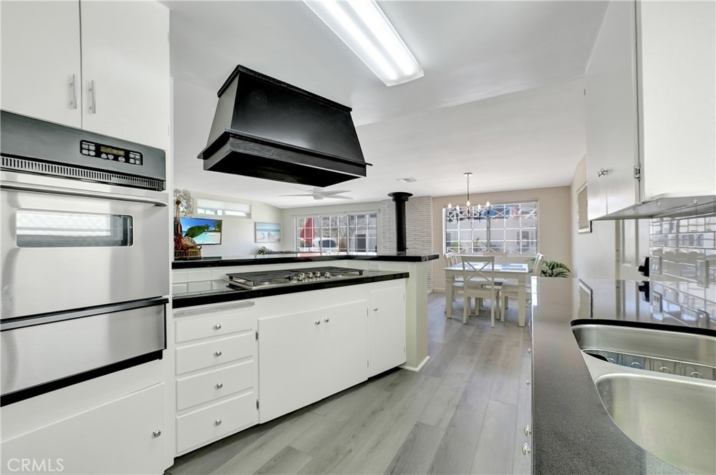 216 Collins - Photo 5