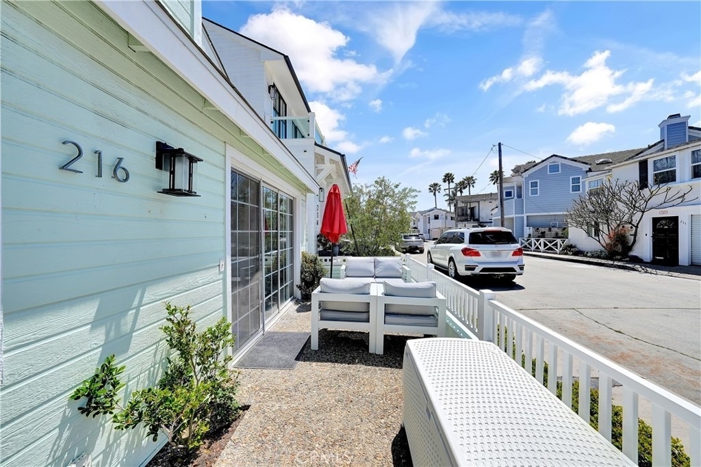 216 Collins - Photo 16