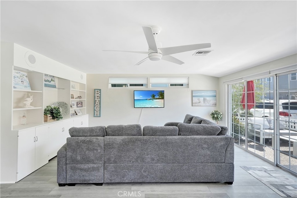 216 Collins - Photo 7