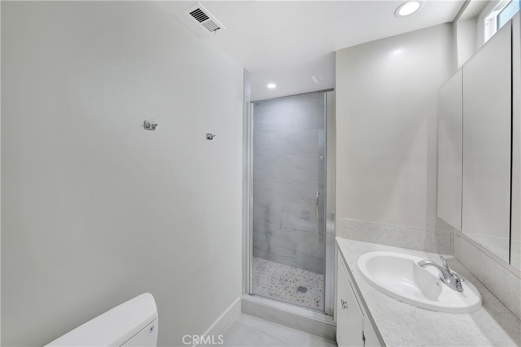 216 Collins - Photo 13