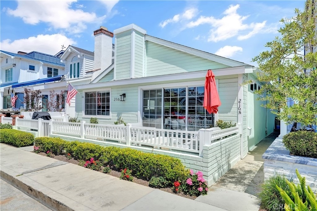 216 Collins - Photo 14
