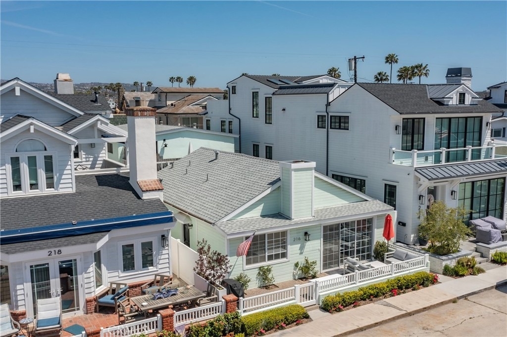 216 Collins - Photo 15