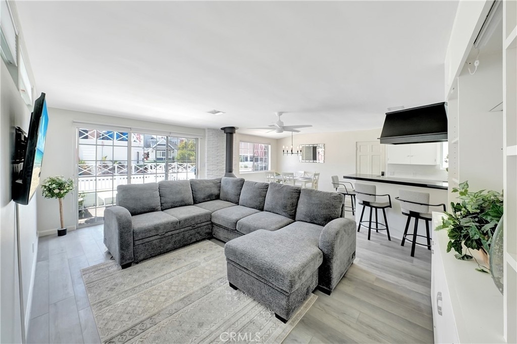 216 Collins - Photo 8