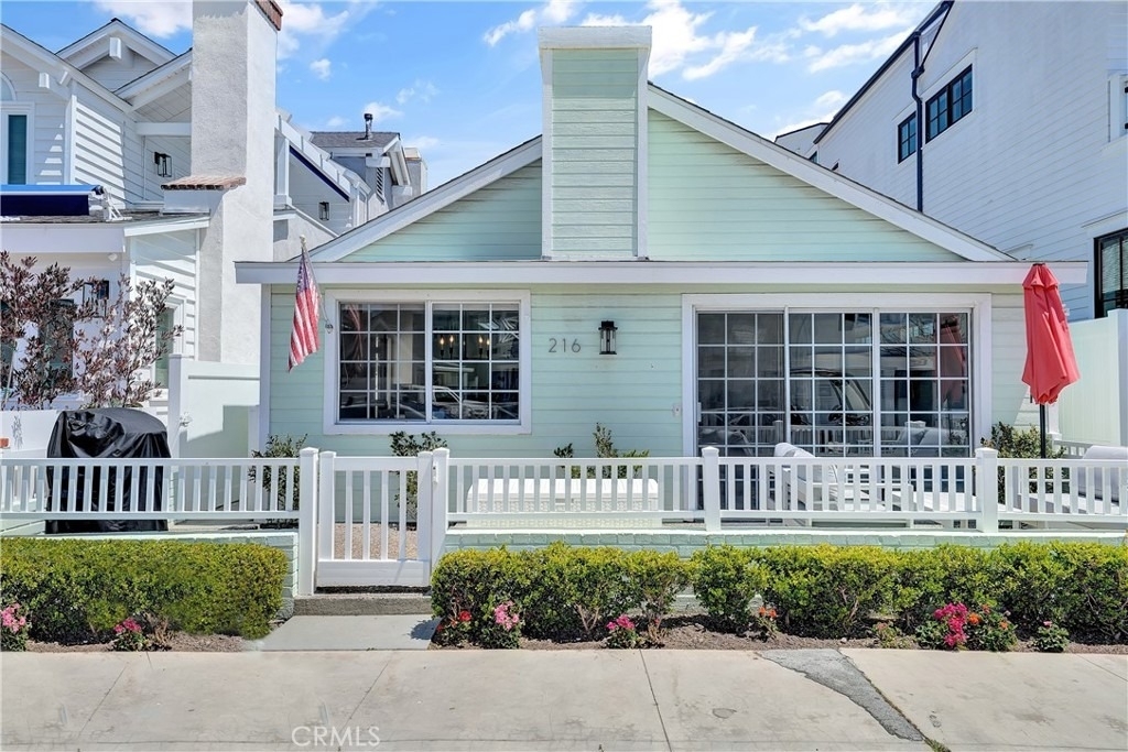 216 Collins - Photo 0