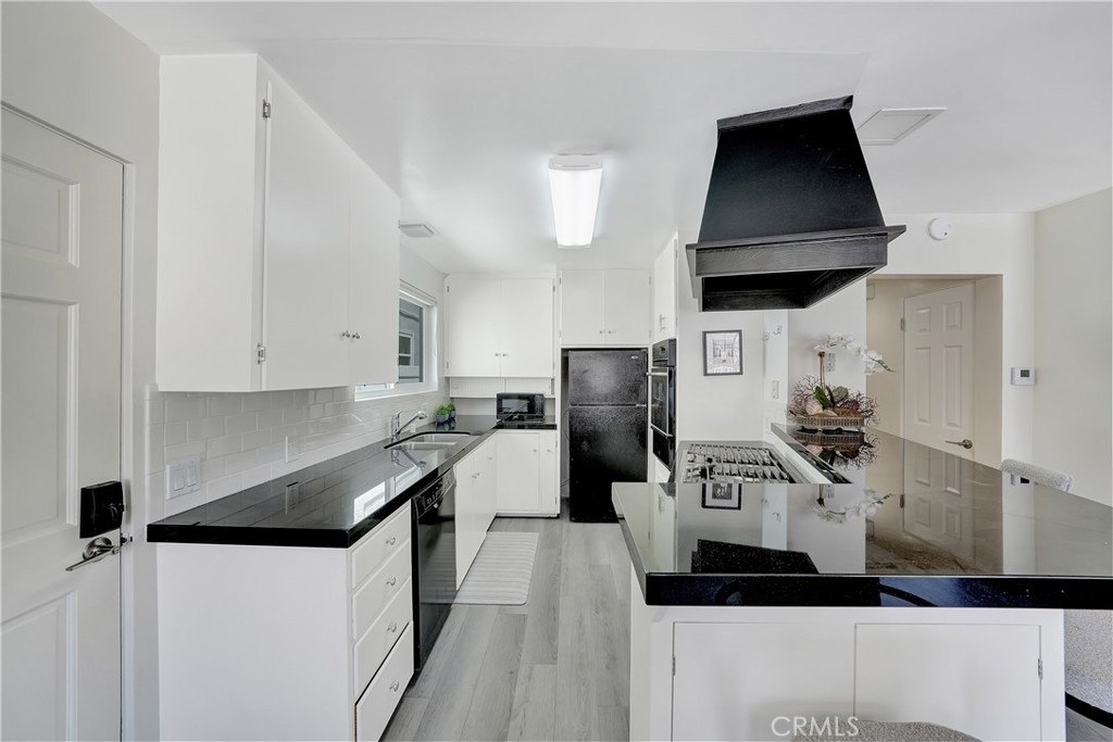 216 Collins - Photo 6
