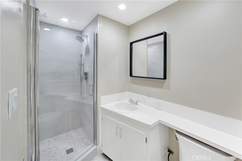 216 Collins - Photo 12