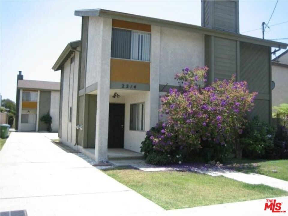 2214 Dufour Avenue - Photo 0