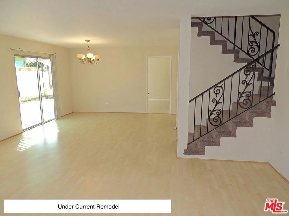 2214 Dufour Avenue - Photo 2