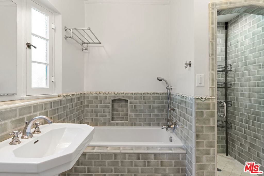6065 Scenic Avenue - Photo 10