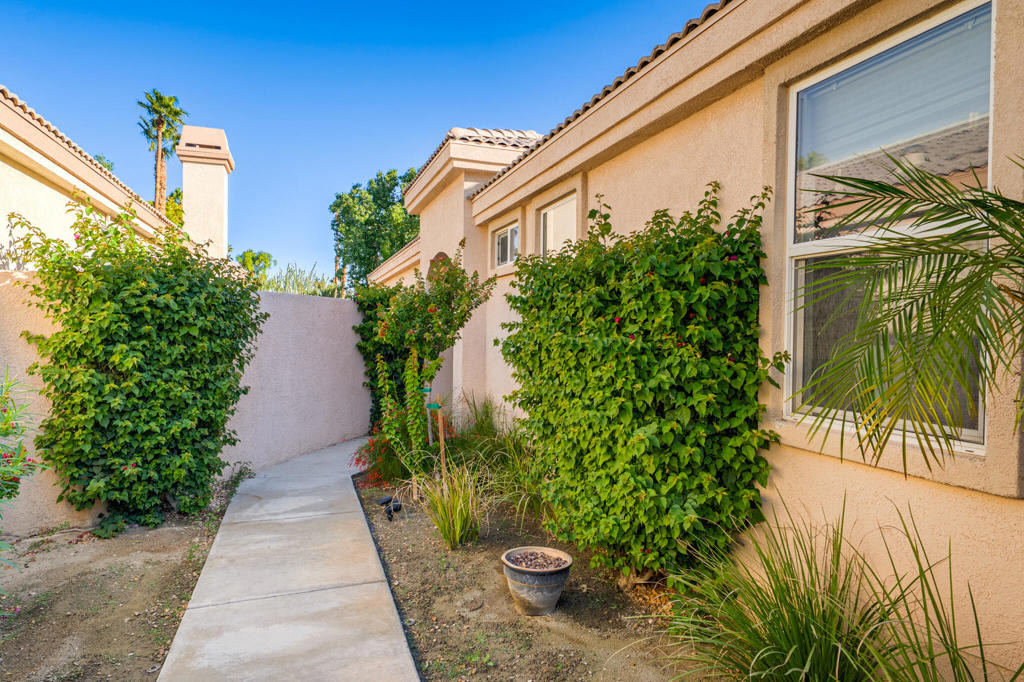 67636 S Natoma Drive - Photo 2