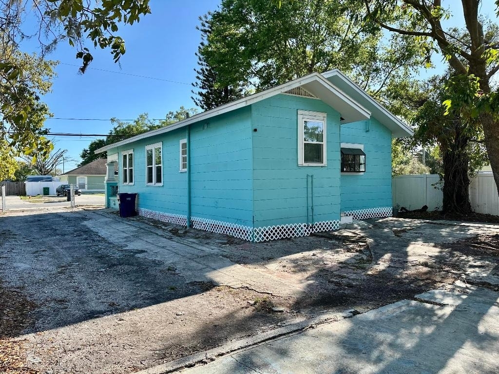 1504 E 33rd Avenue - Photo 2