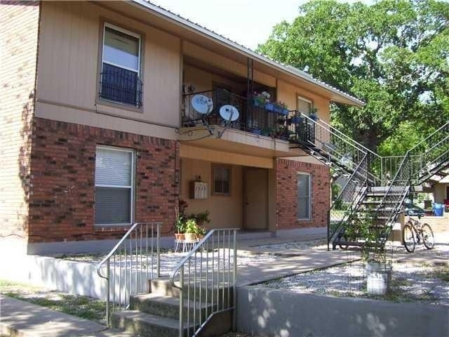 208 N Vanderveer St - Photo 0