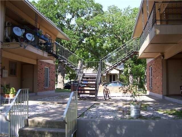208 N Vanderveer St - Photo 1
