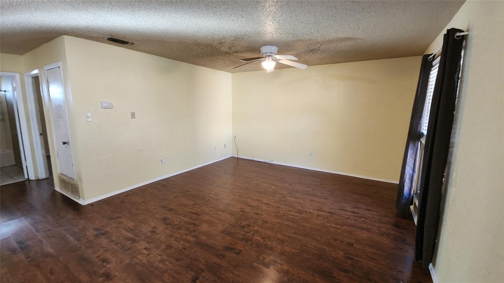 208 N Vanderveer St - Photo 2