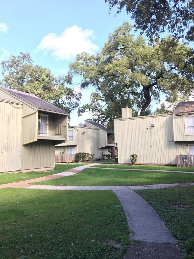 5625 Antoine Drive - Photo 0